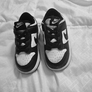 Nike Dunk LowBaby/Toddler Black and White Sneakers Size 7C